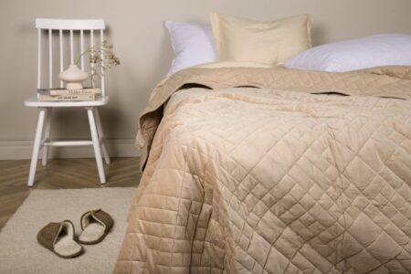 Jilly Överkast 260 x 260 Beige – Dina Möbler