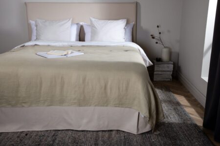 Milo Överkast 150 x 250 Beige – Dina Möbler